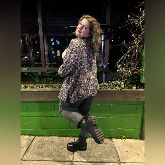 Meet your Posher, Sarah - Picture 2 of 6